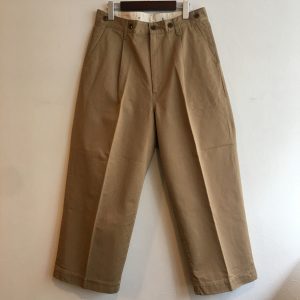 【H.UNIT】Chino crown size tuck trouser BEIGE