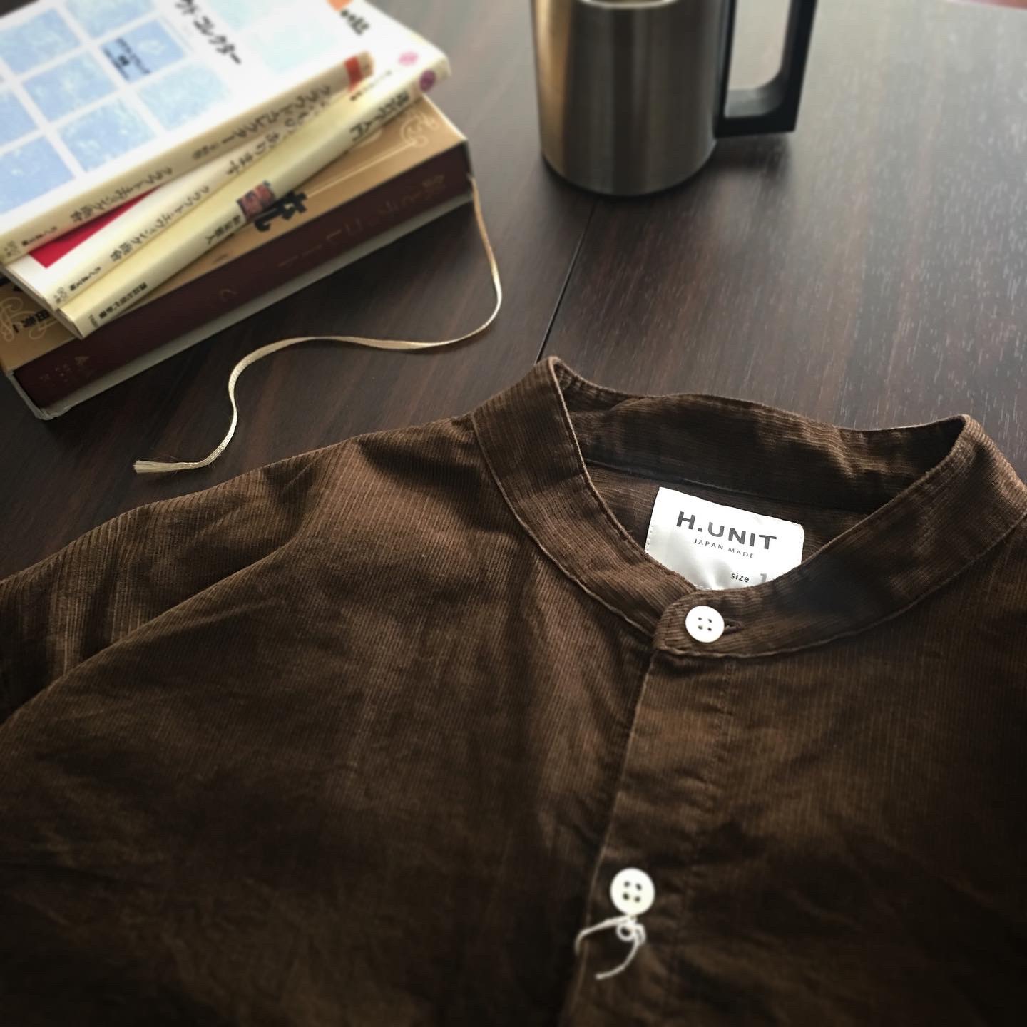 Read more about the article H.UNIT Corduroy shirt / アンティークな雰囲気が最高です。