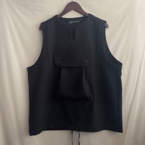 【Audience】 LANATEC® LEI ポリエステル ウールライク サージ ビックポケット キーネックベスト BLACK