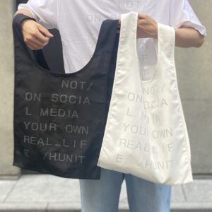 【H.UNIT】Real Life print tee packable bag White / Black