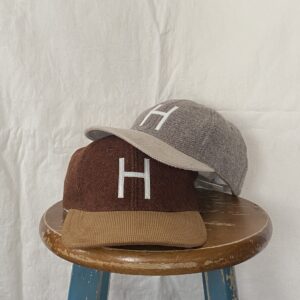 【H.UNIT】H patch wool cap Beige / Brick red