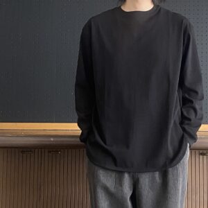 【amne】OPENEND round hem tee Black